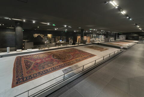 Tapis de cour fragmentaire à décor saz, image 2/3