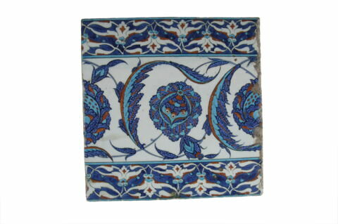 Carreau de bordure à rinceau meublé de fleurs composites et de feuilles saz, image 2/2