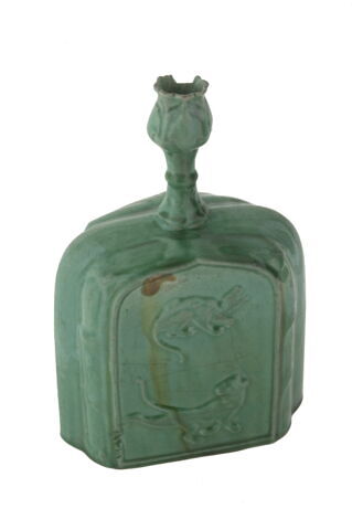 Bouteille à décor sinisant d'animaux fantastiques, image 2/3