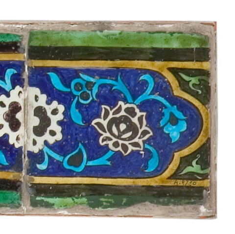 Carreau à décor de cartouche à motifs floraux, image 2/2
