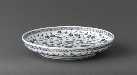 Plat à décor floral d'inspiration Ming, image 3/9