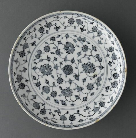 Plat à décor floral d'inspiration Ming, image 4/9