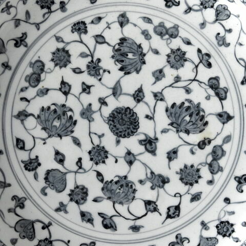 Plat à décor floral d'inspiration Ming, image 6/9