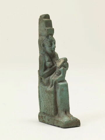 amulette ; figurine d'Isis allaitant, image 1/1