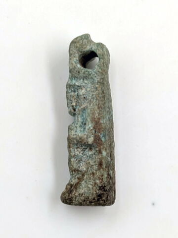 amulette ; figurine d'Isis allaitant, image 3/3