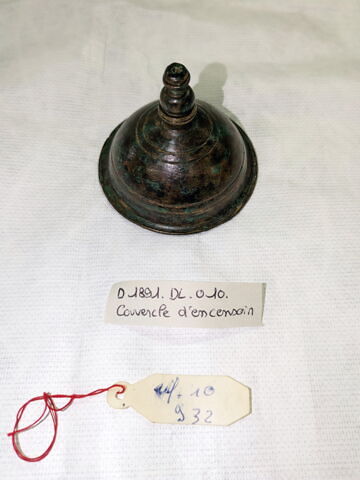 encensoir  ; couvercle de vase, image 3/4