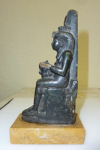 figurine d'Isis allaitant, image 5/8