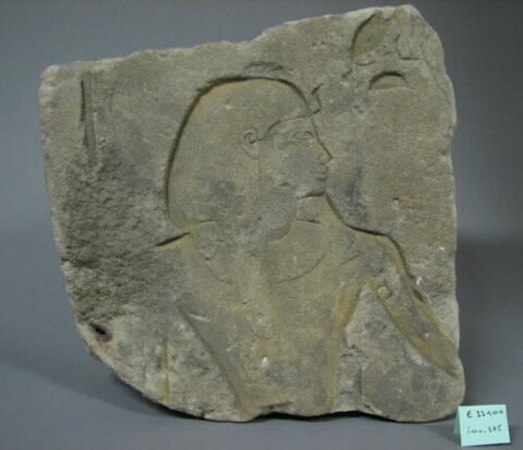 relief mural ; montant de porte, image 2/2