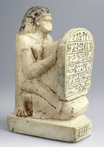 statue