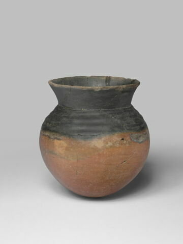 vase, image 2/2