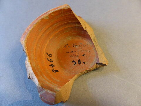 vase ; fragment, image 2/2