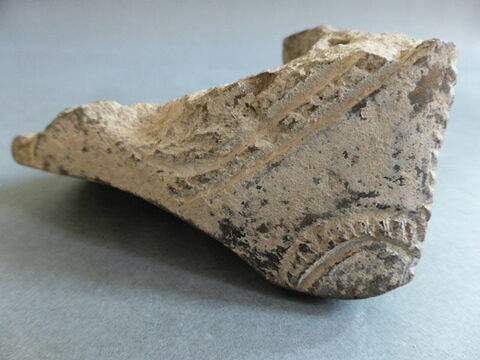 vase ; fragment, image 2/2