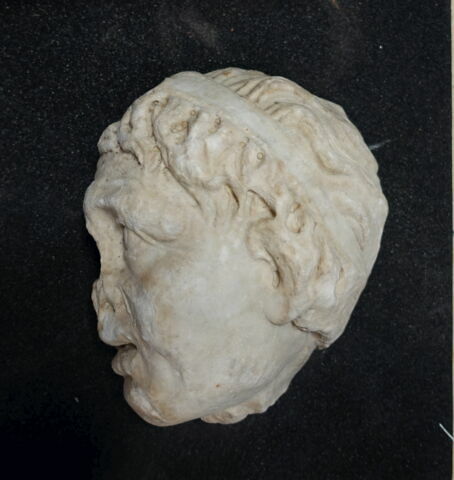 relief, image 2/3
