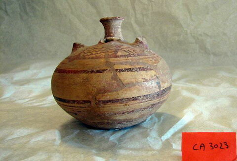 vase, image 3/3