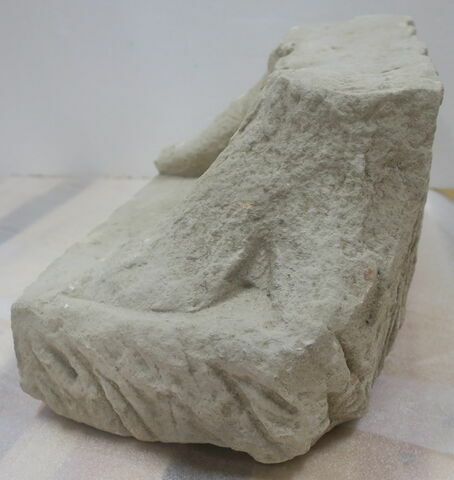 statue, image 2/3
