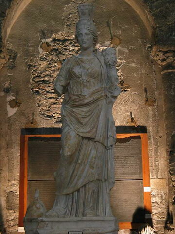 statue, image 2/3