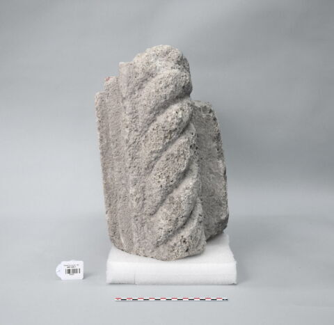 relief ; fragment, image 3/3