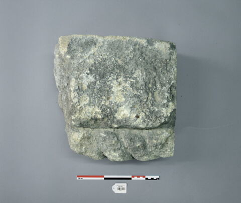 relief ; fragment, image 2/2