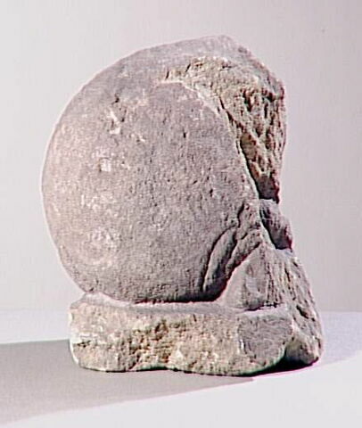 statue ; fragment