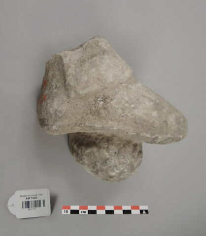 statue ; fragment