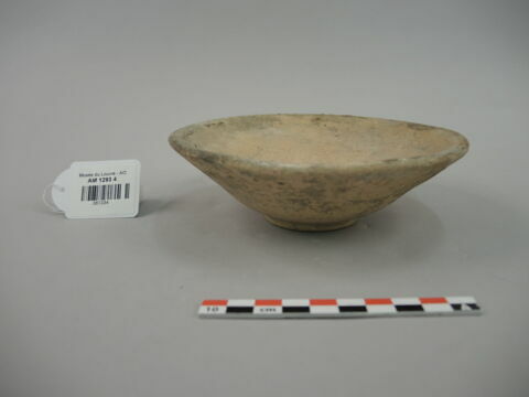 vase, image 3/3