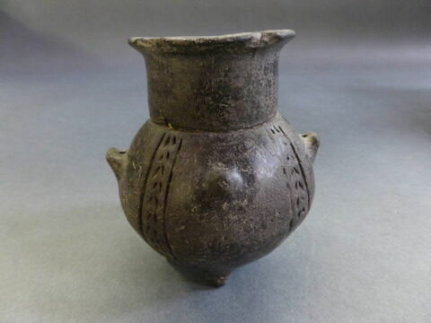 vase, image 2/2