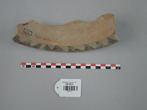 vase ; fragment, image 2/2