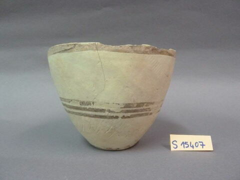 vase, image 2/3