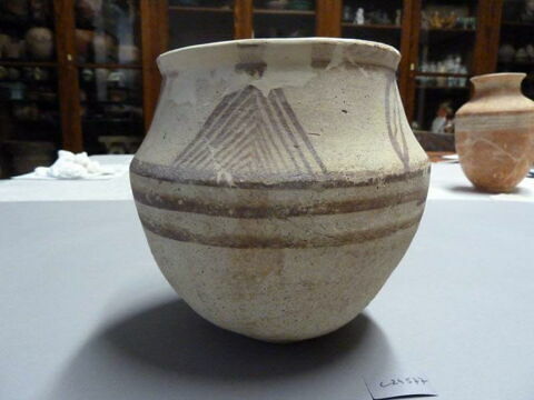 vase, image 2/2