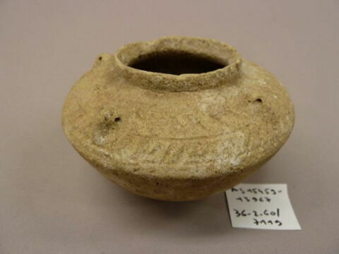 vase, image 3/3