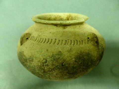 vase, image 2/2