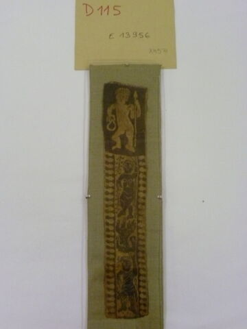 bande décorative d'habillement ; fragment, image 2/2