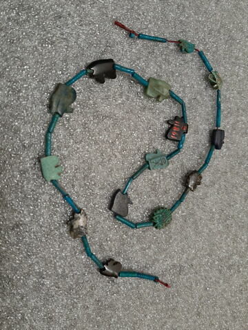 collier ; perle tubulaire ; amulette oudjat, image 2/2