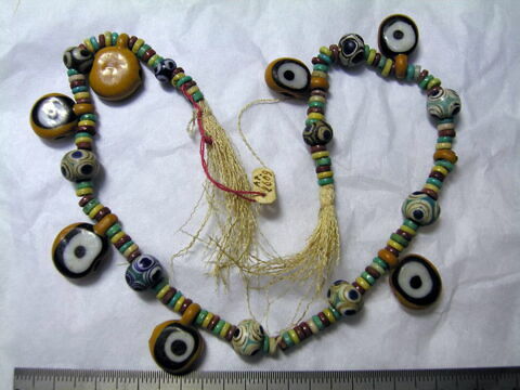 collier ; perle rondelle ; perle globulaire