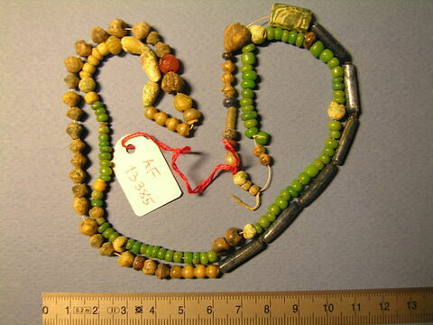 collier ; perle sphérique ; perle tubulaire, image 1/2