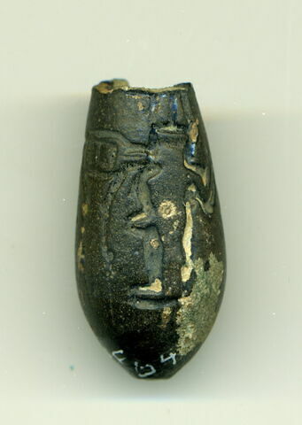 amulette  ; vase miniature