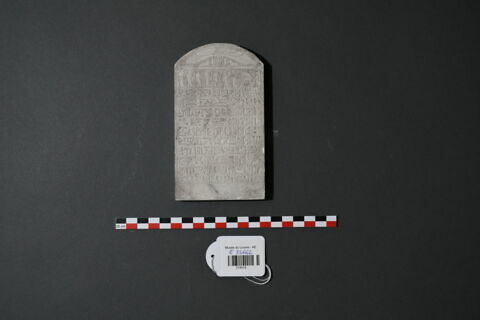 Copie miniature d'une stèle