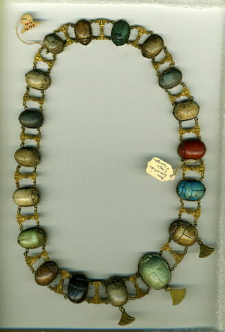 collier ; scarabée, image 2/2