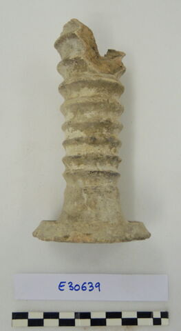chandelier  ; support de vase