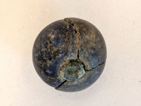 perle globulaire ; épingle, image 2/2