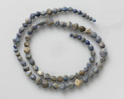 perles ; collier, image 1/1