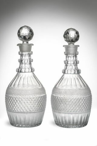 Carafe avec bouchon, d'une paire