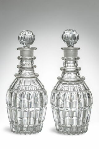 Carafe avec bouchon, d'une paire