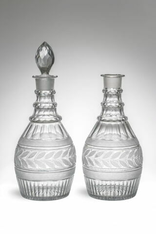 Carafe, d'une paire