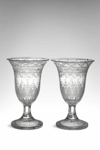 Verre à pied avec étui, d'une paire