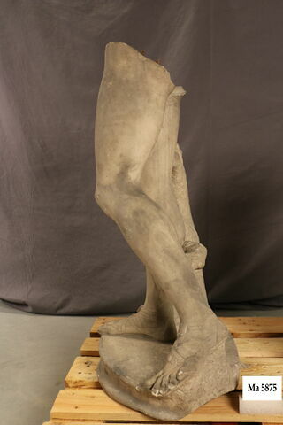 statue, image 2/4
