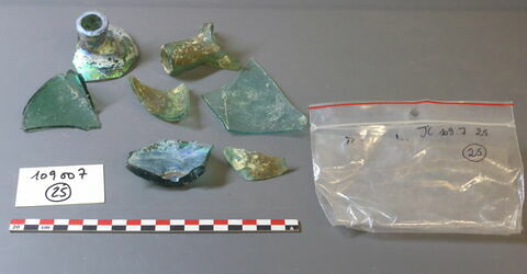 goulot ; verre creux, fragment, image 1/1