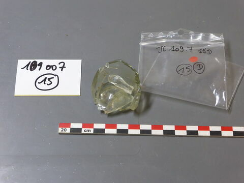verre creux, fragment, image 1/1