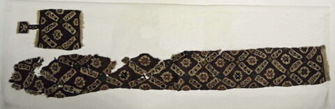 bande décorative d'habillement ; tabula ; fragments, image 2/2