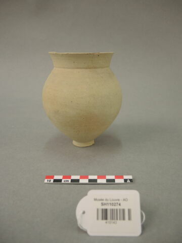 vase, image 3/3